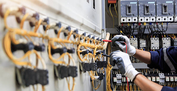Professional Electrician technician working in Pasadena, TX